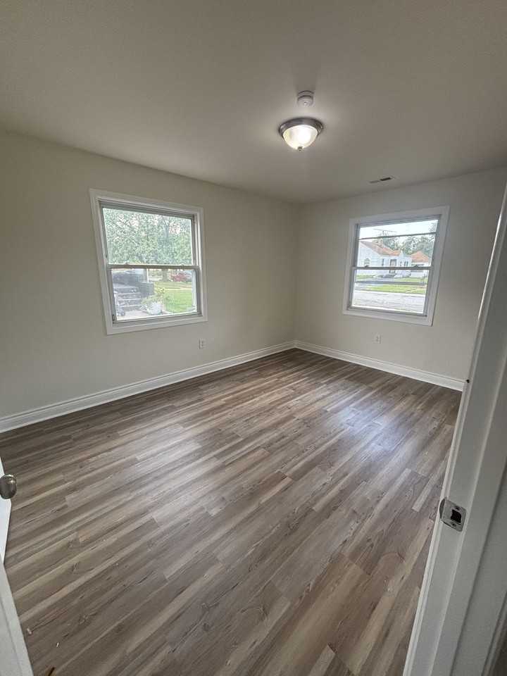 2059 Roosevelt Pl #1 - Photo 7 of 8
