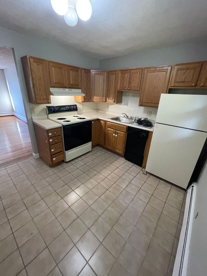 250 Grove St - Photo 2 of 12