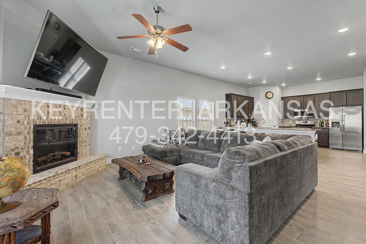 6009 Nw Silas St - Photo 3 of 24