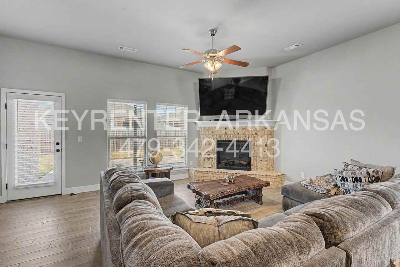 6009 Nw Silas St - Photo 4 of 24