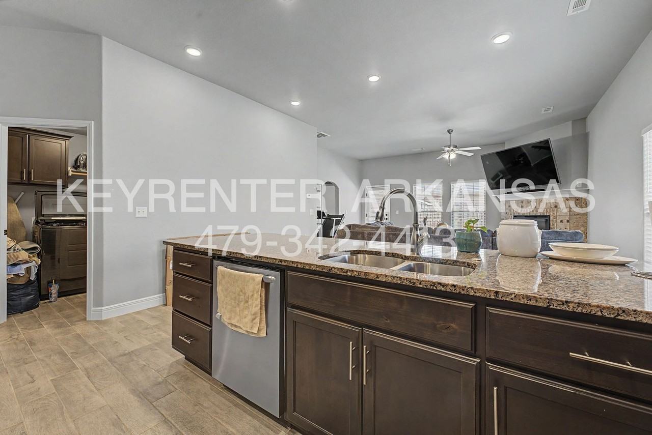 6009 Nw Silas St - Photo 5 of 24