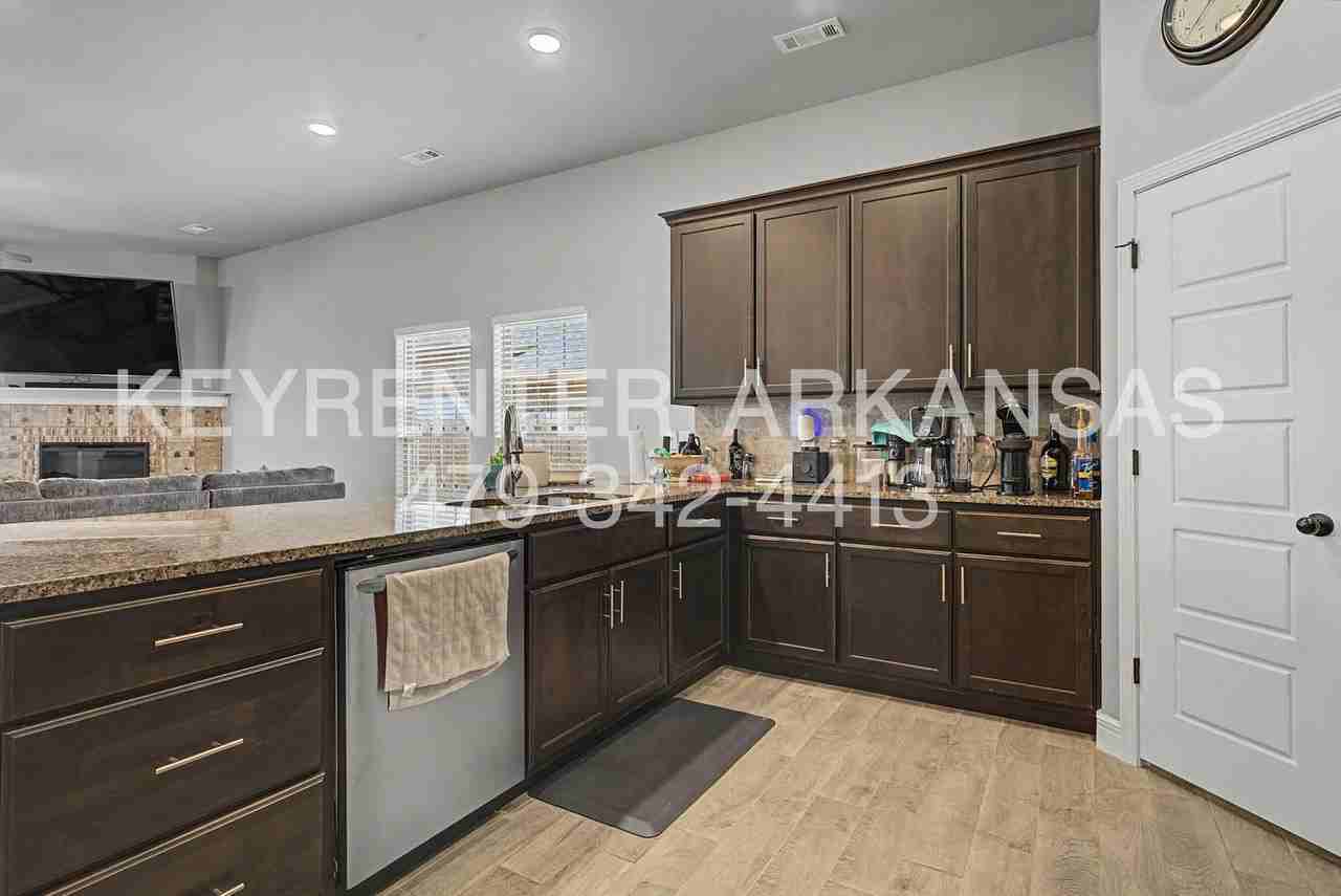 6009 Nw Silas St - Photo 6 of 24