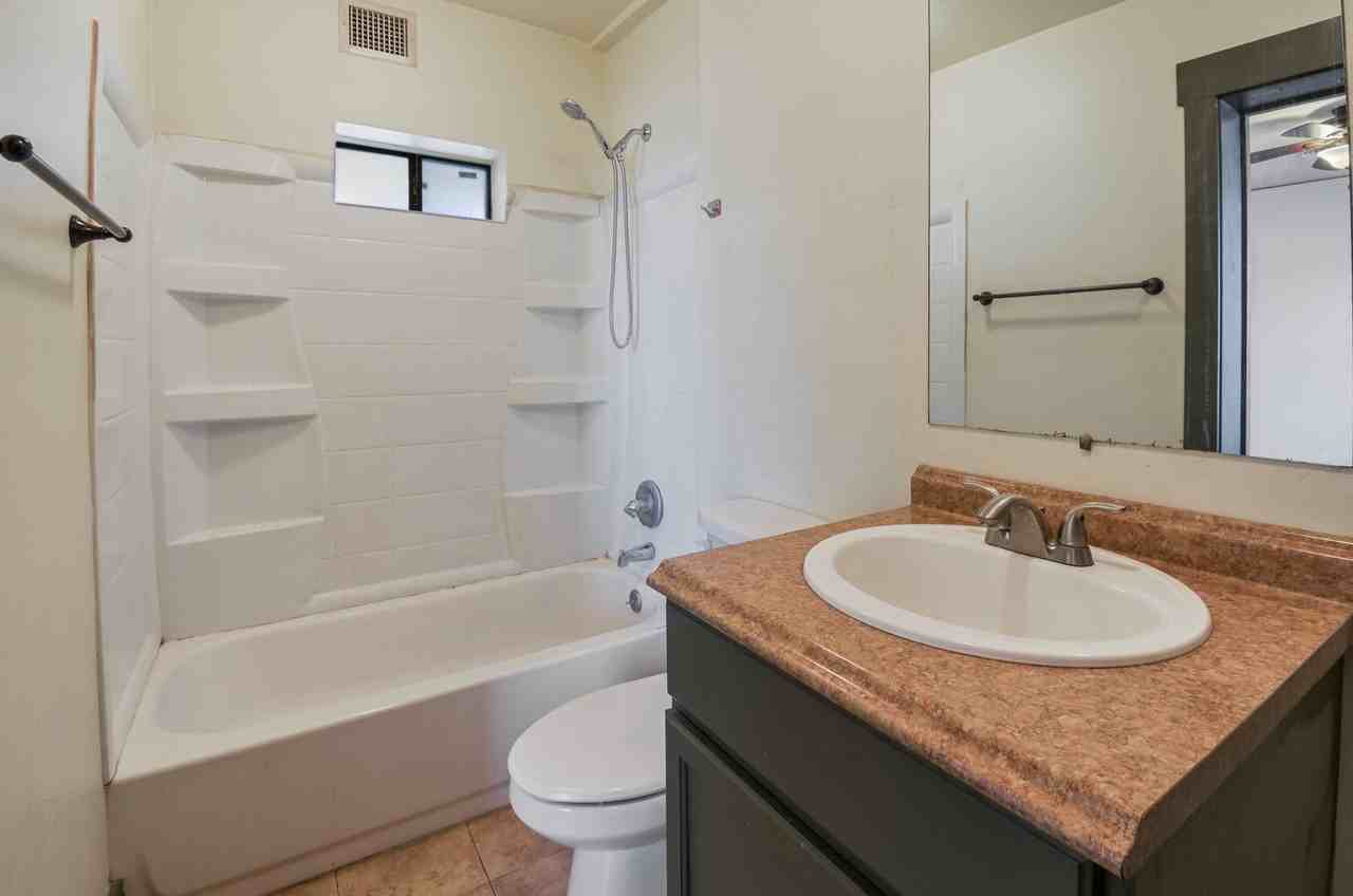 133 W Adams St - Photo 6 of 20