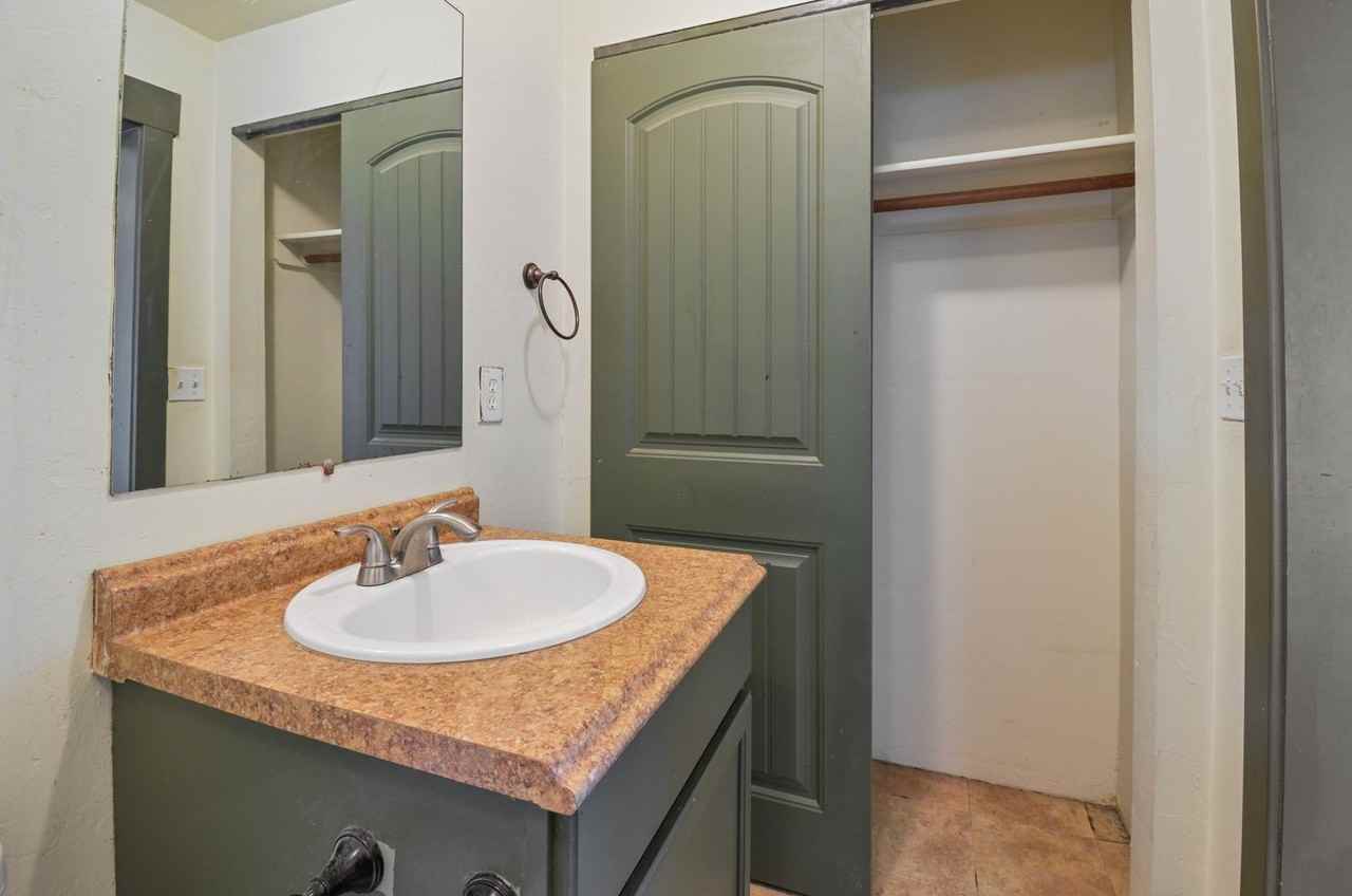 133 W Adams St - Photo 7 of 20