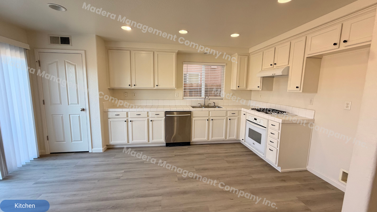 846 Papaya St - Photo 6 of 39