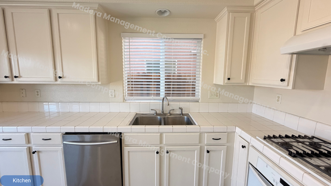 846 Papaya St - Photo 7 of 39