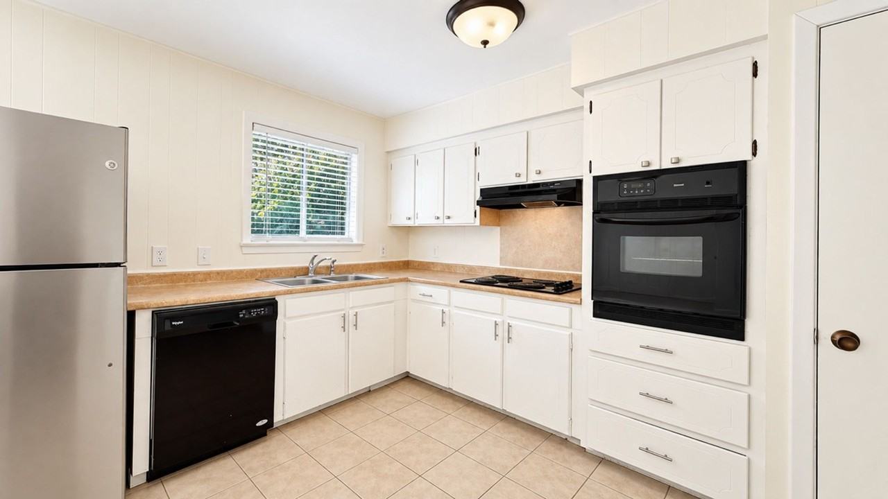 944 Baird Dr - Photo 4 of 12