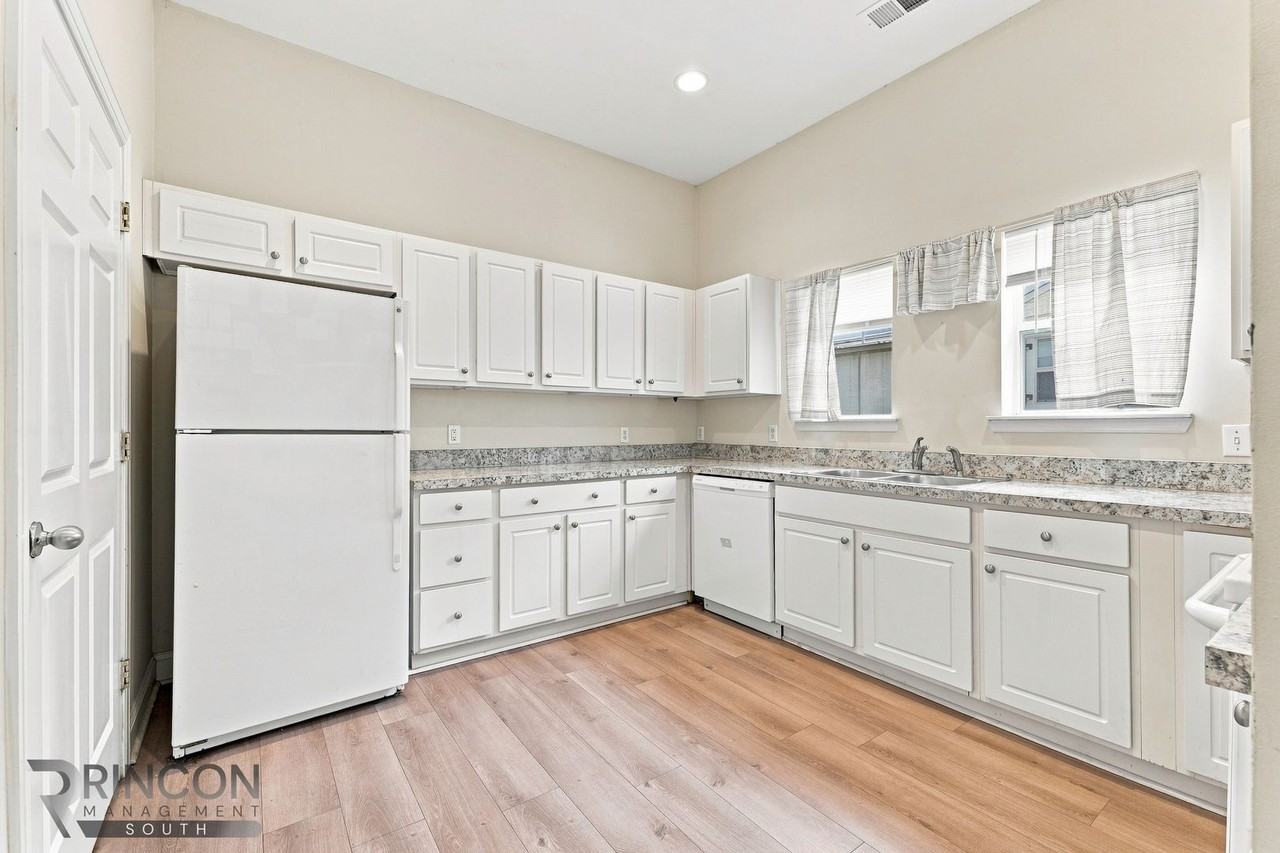 Bluffton Village - Photo 7 of 31