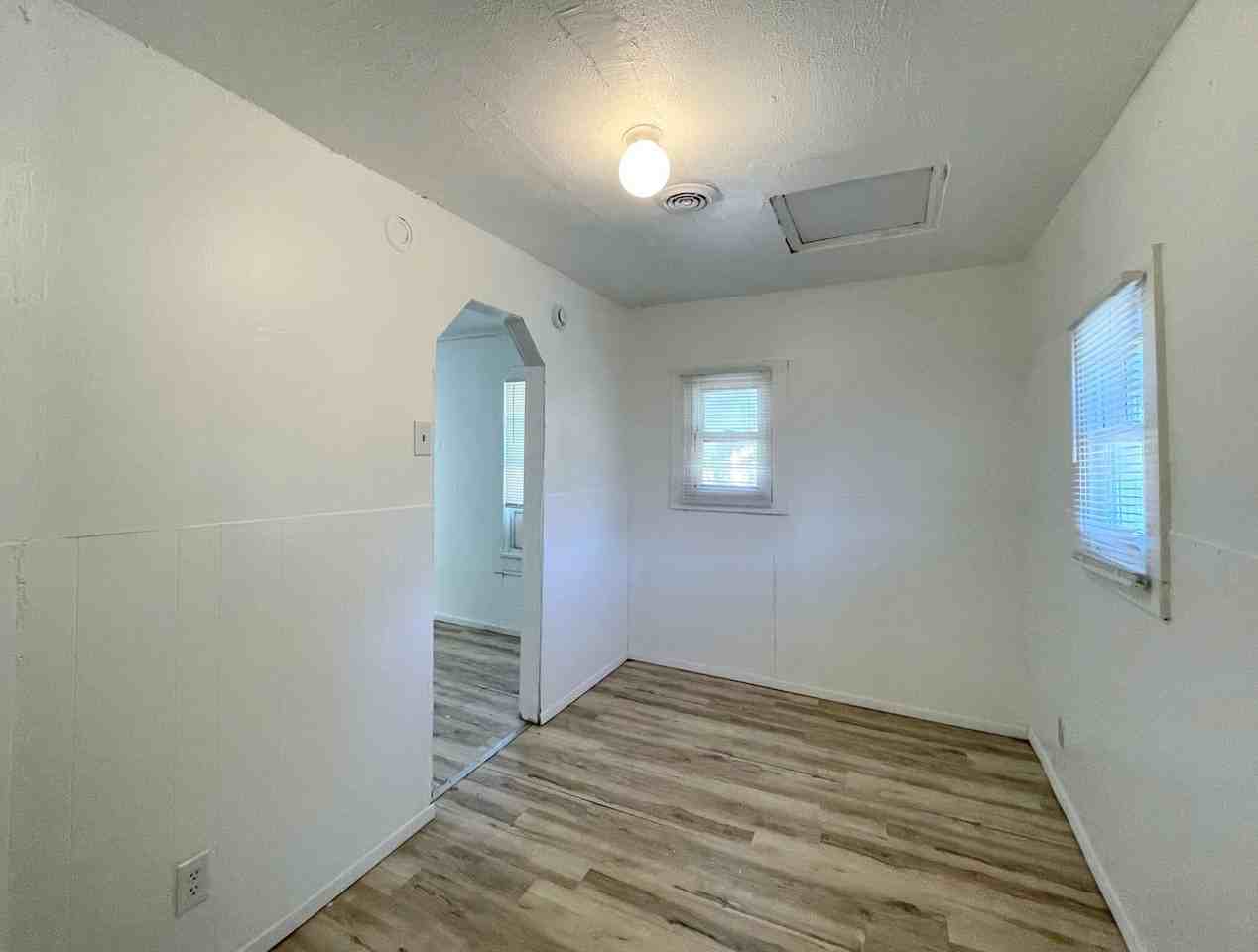 708 N Severance St - Photo 6 of 14
