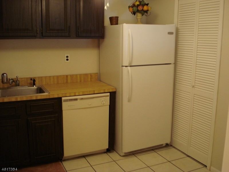 808 Eves Dr - Photo 2 of 15