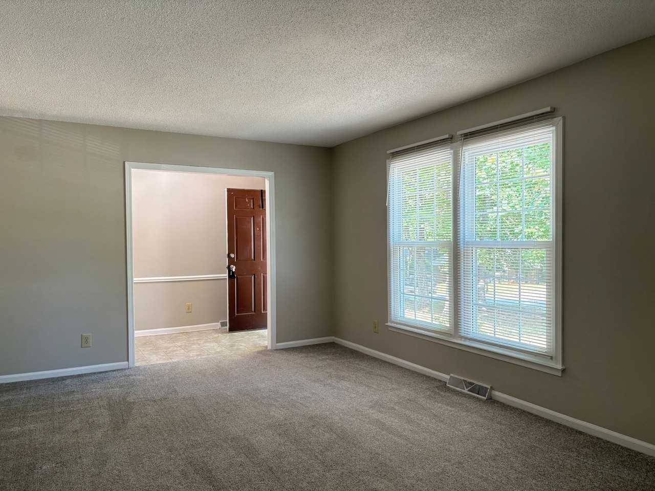 304 Leland Dr - Photo 3 of 21
