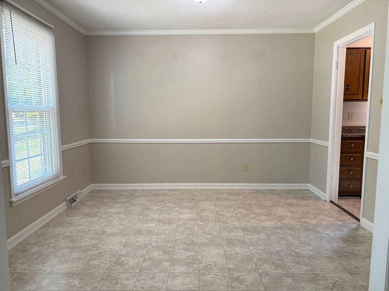 304 Leland Dr - Photo 4 of 21