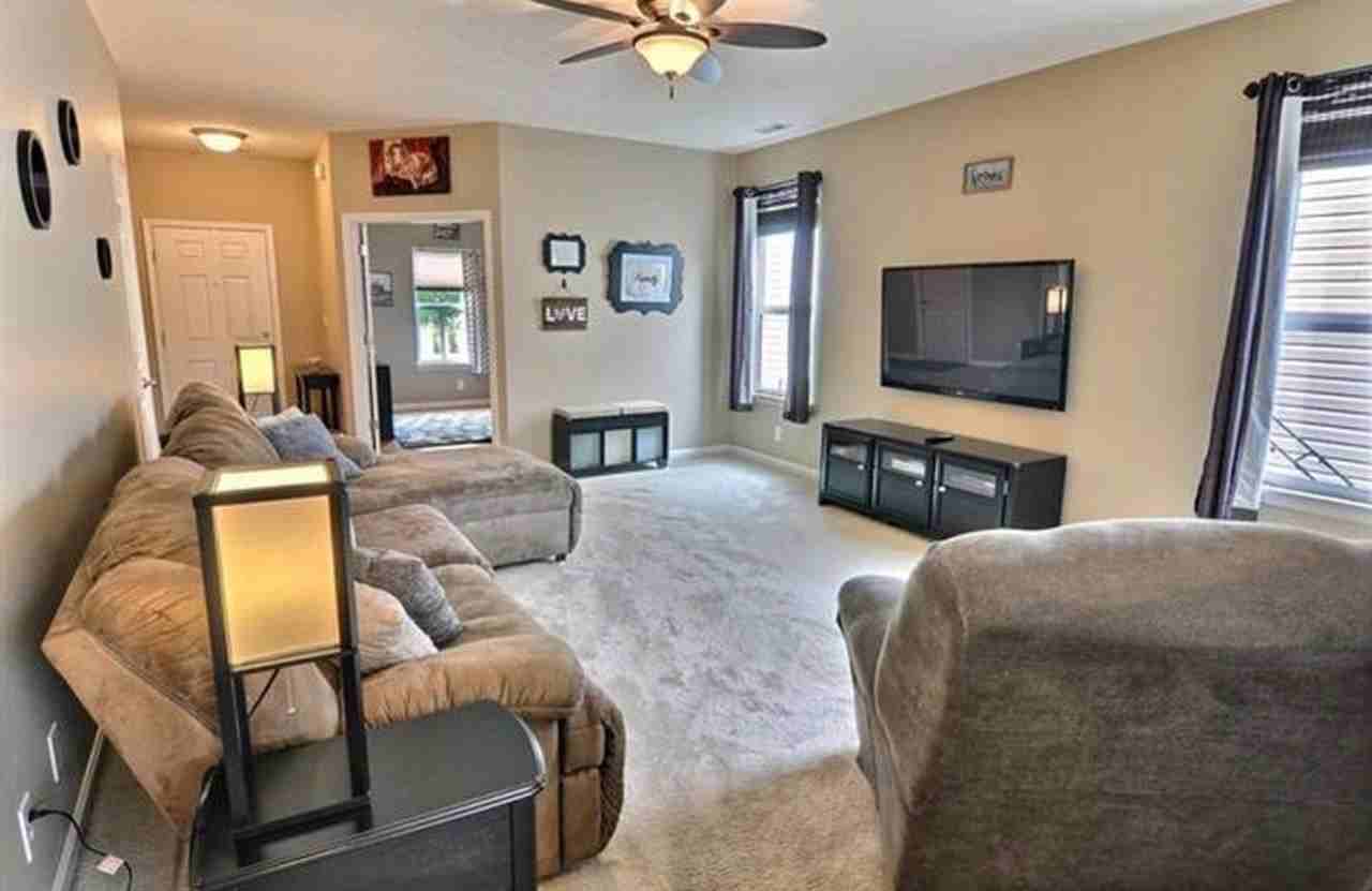 2714 Bond Dr - Photo 4 of 17
