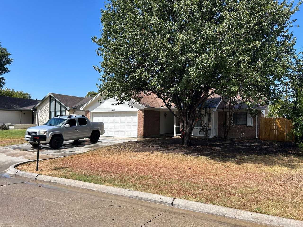 2218 Parkside Dr