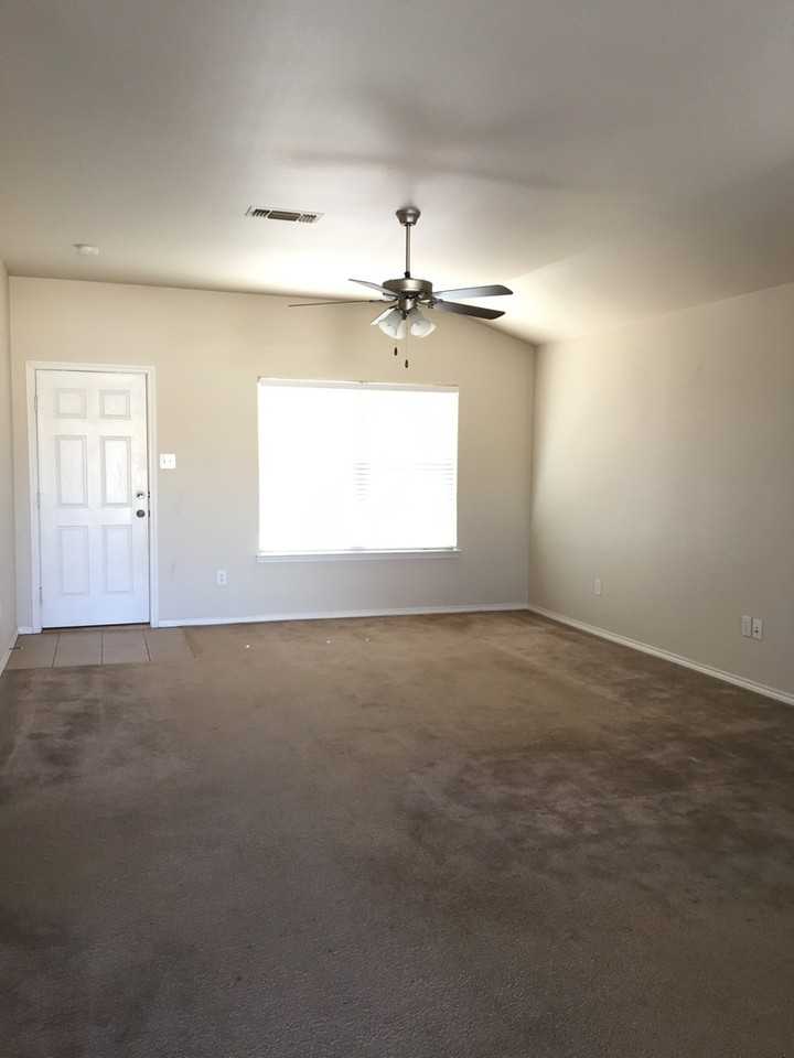 6533 93rd St - Photo 5 of 11