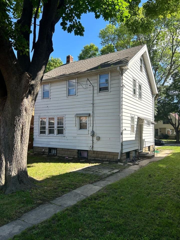 3013 N 53rd St - Photo 2 of 3