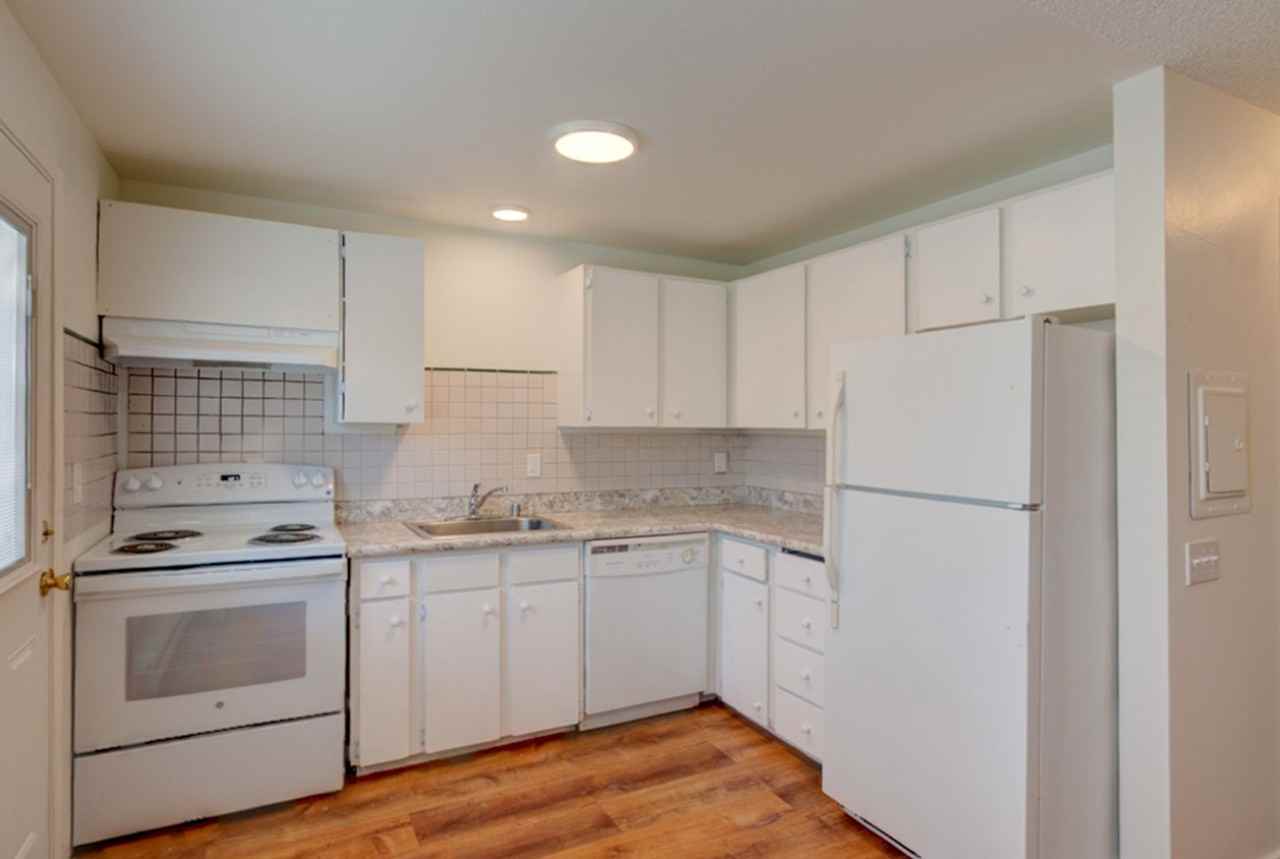 685 Se Ireland St #2 - Photo 2 of 15