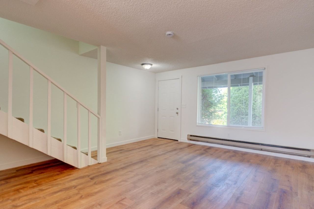 685 Se Ireland St #2 - Photo 4 of 15