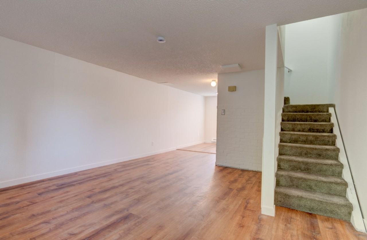 685 Se Ireland St #2 - Photo 6 of 15