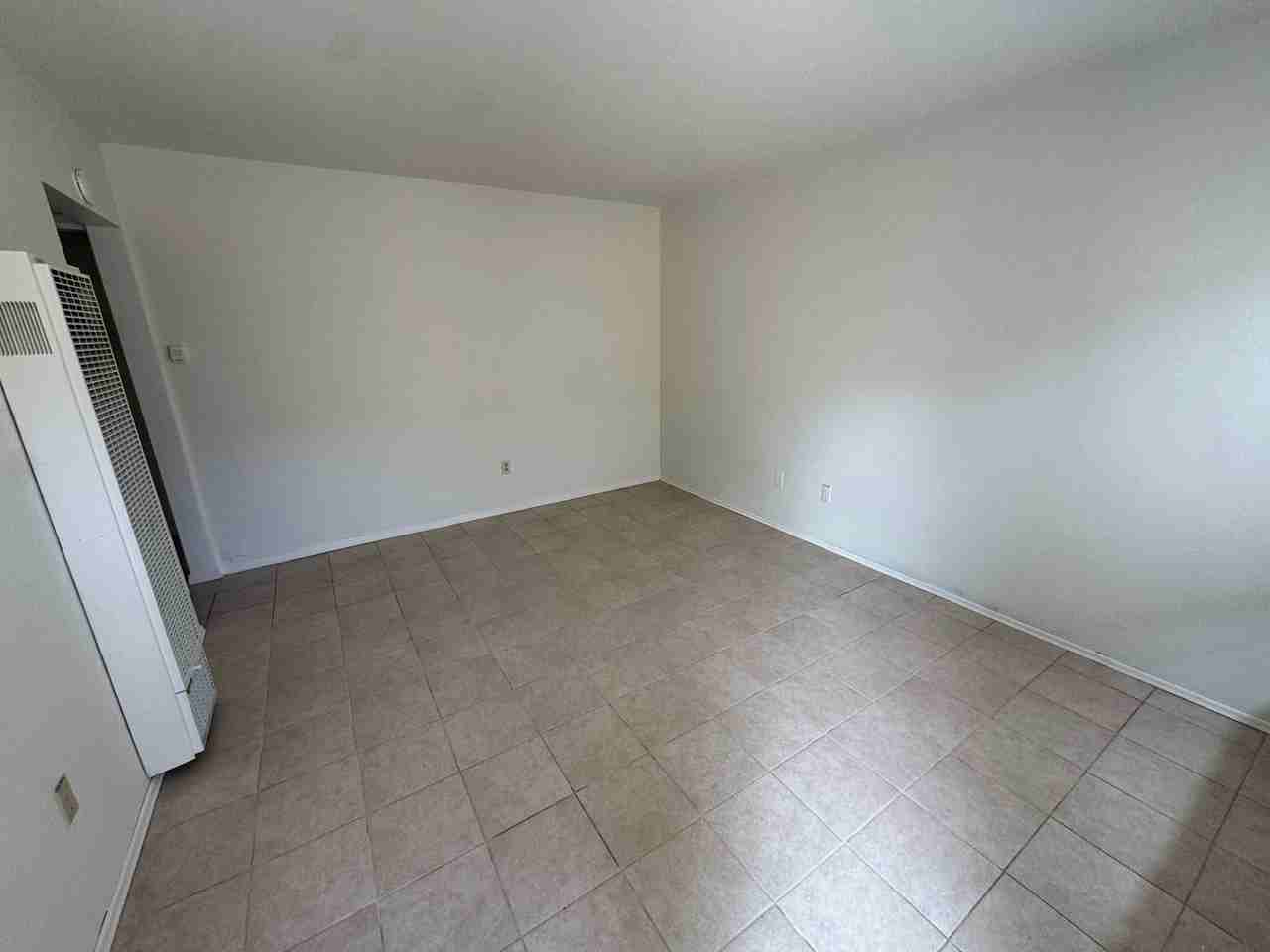 3048 Juniper St - Photo 3 of 7