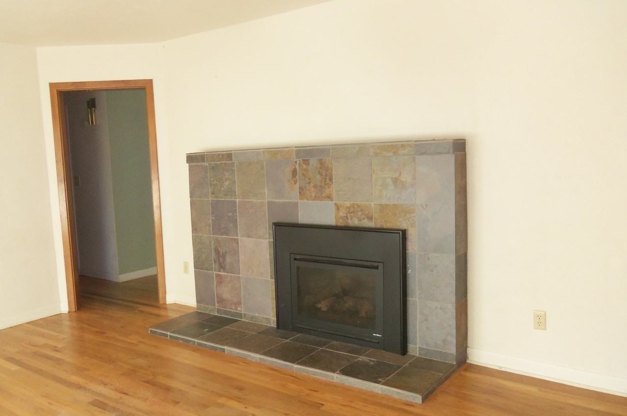 1210 Nw Spring St - Photo 3 of 17