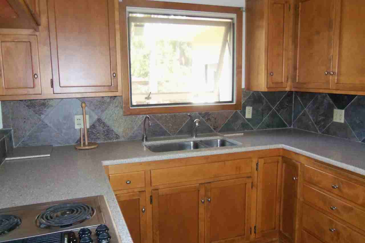 1210 Nw Spring St - Photo 4 of 17