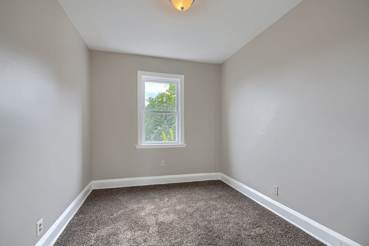 4131 Mary Ave - Photo 4 of 31