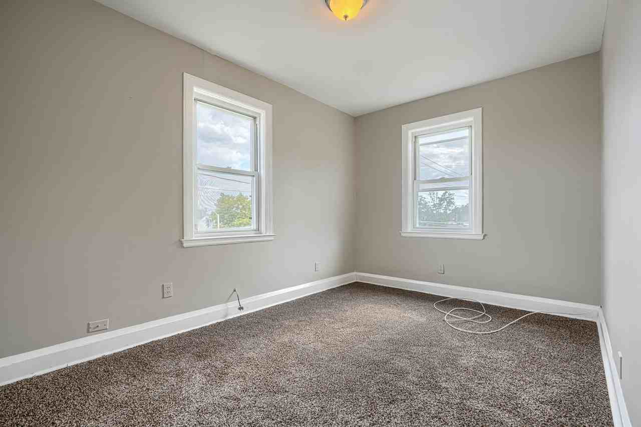 4131 Mary Ave - Photo 6 of 31