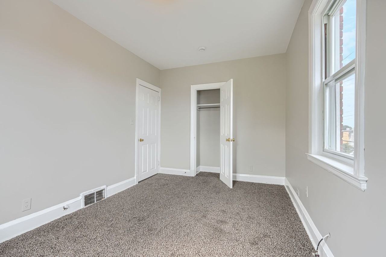 4131 Mary Ave - Photo 7 of 31