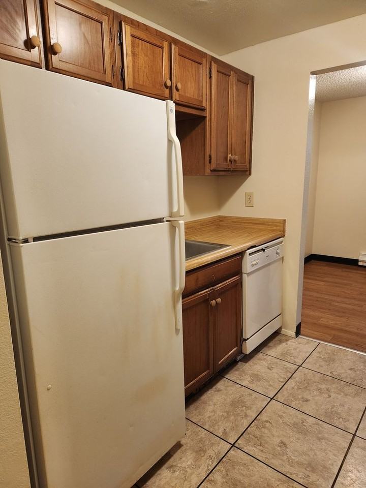 1936 Lincoln Ave Se #202 - Photo 2 of 15