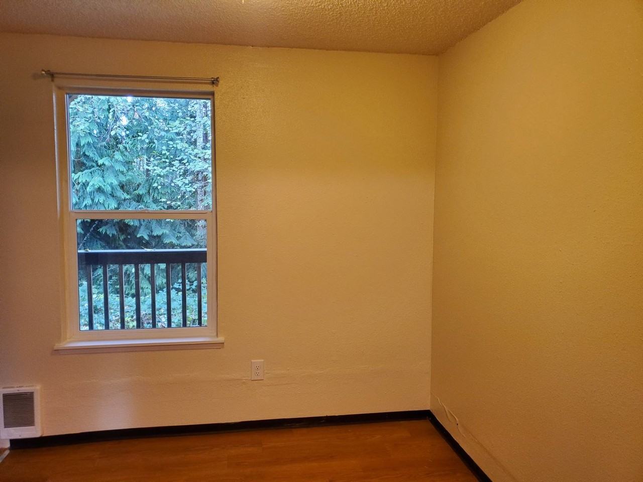 1936 Lincoln Ave Se #202 - Photo 4 of 15