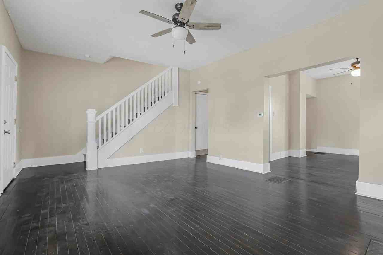 172 S Richardson Ave - Photo 3 of 32