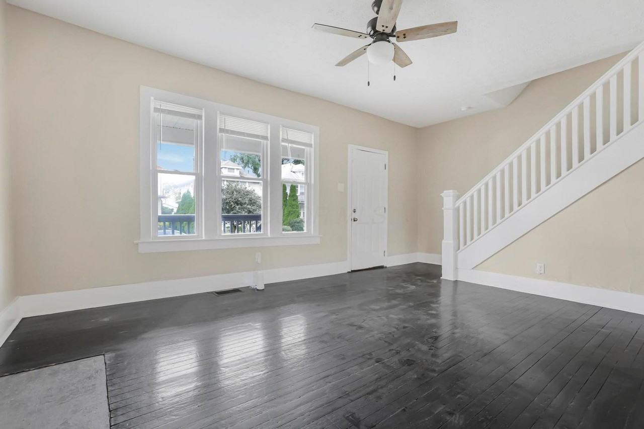 172 S Richardson Ave - Photo 4 of 32