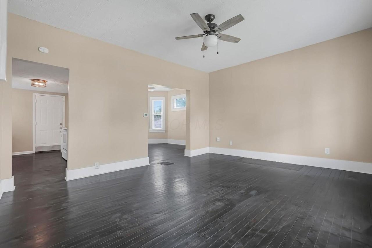 172 S Richardson Ave - Photo 5 of 32