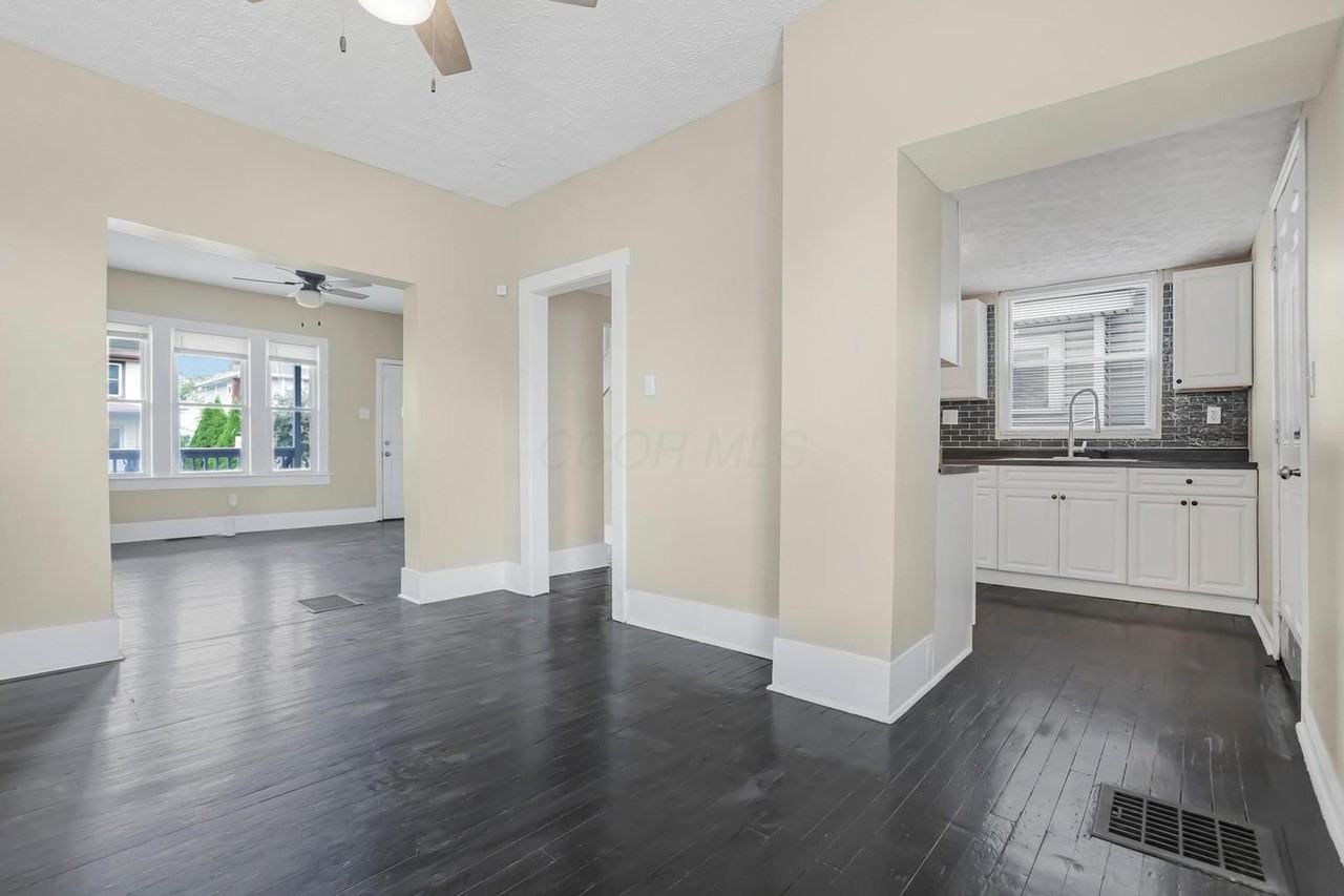 172 S Richardson Ave - Photo 7 of 32