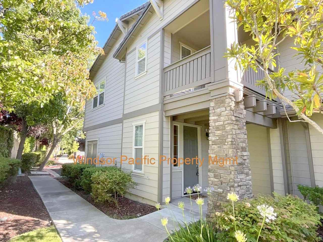 915 Joree Ln - Photo 2 of 31
