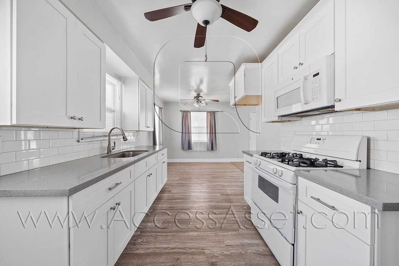 2840 N F St - Photo 2 of 24