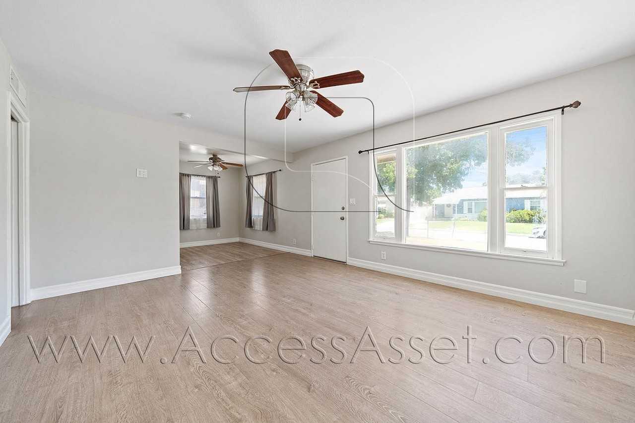 2840 N F St - Photo 7 of 24