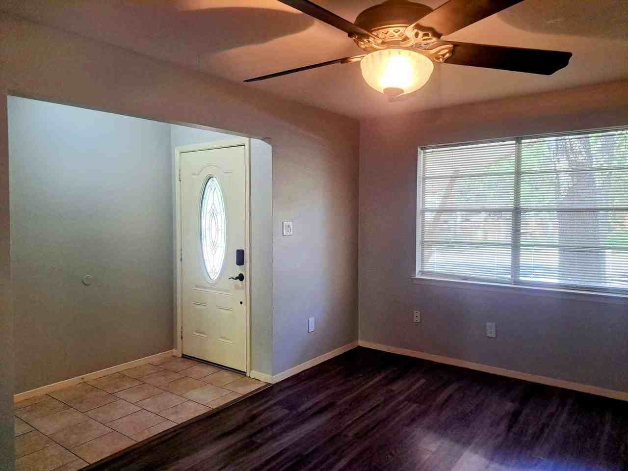 56041 Glenwick Ln - Photo 3 of 23