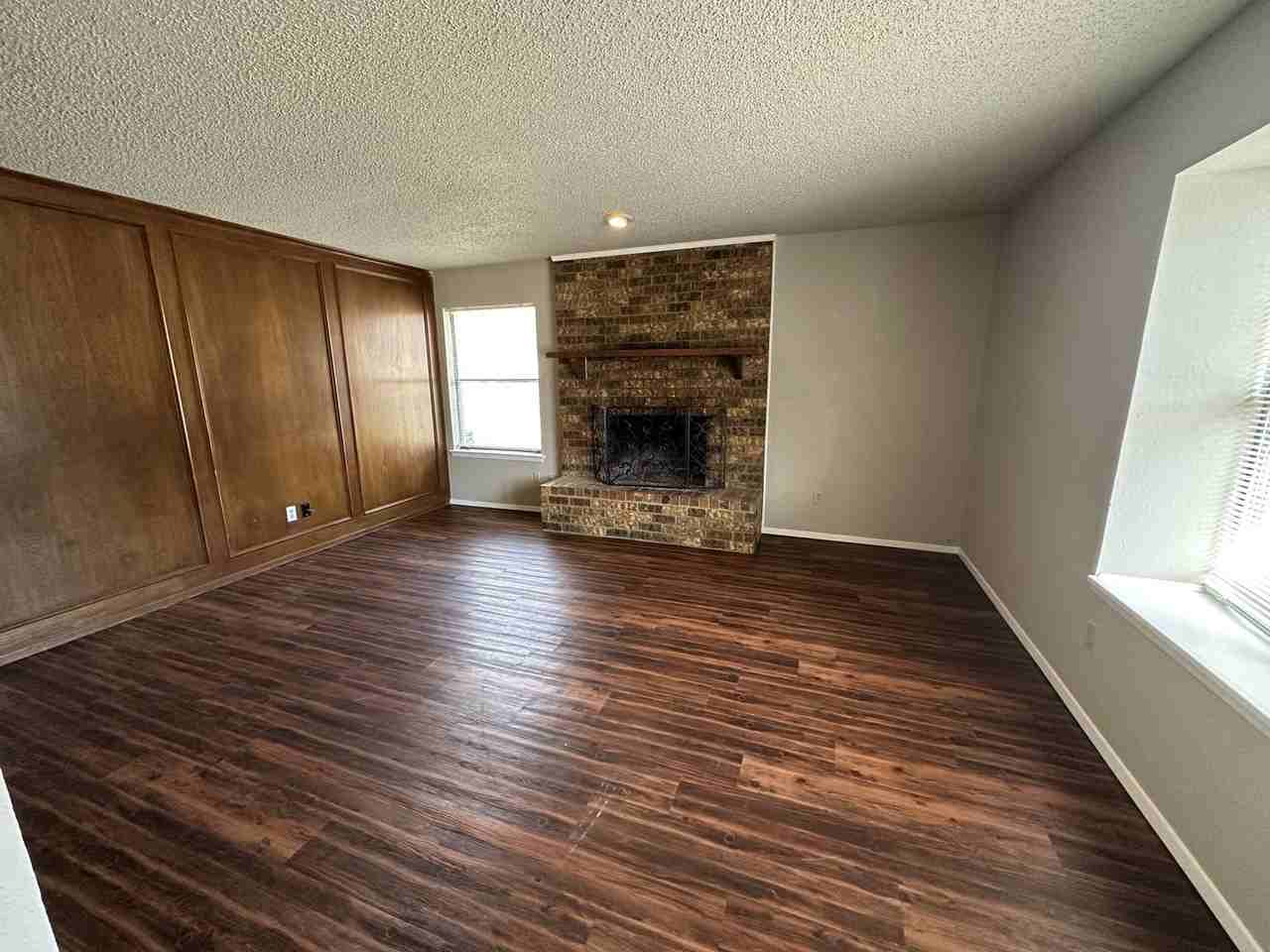 1007 Southmoor Dr - Photo 2 of 13