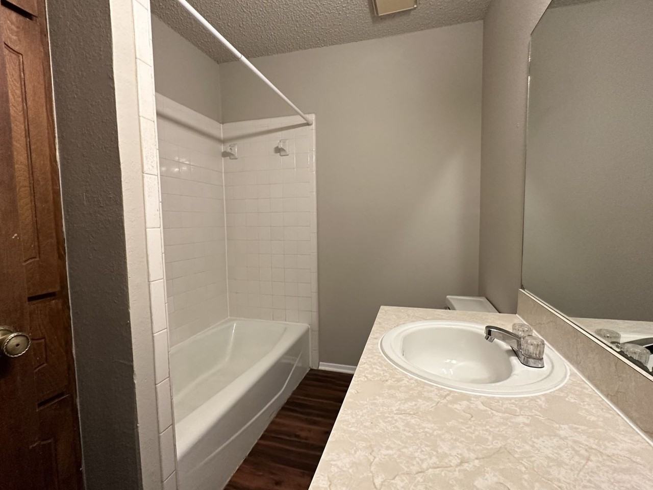 1007 Southmoor Dr - Photo 7 of 13
