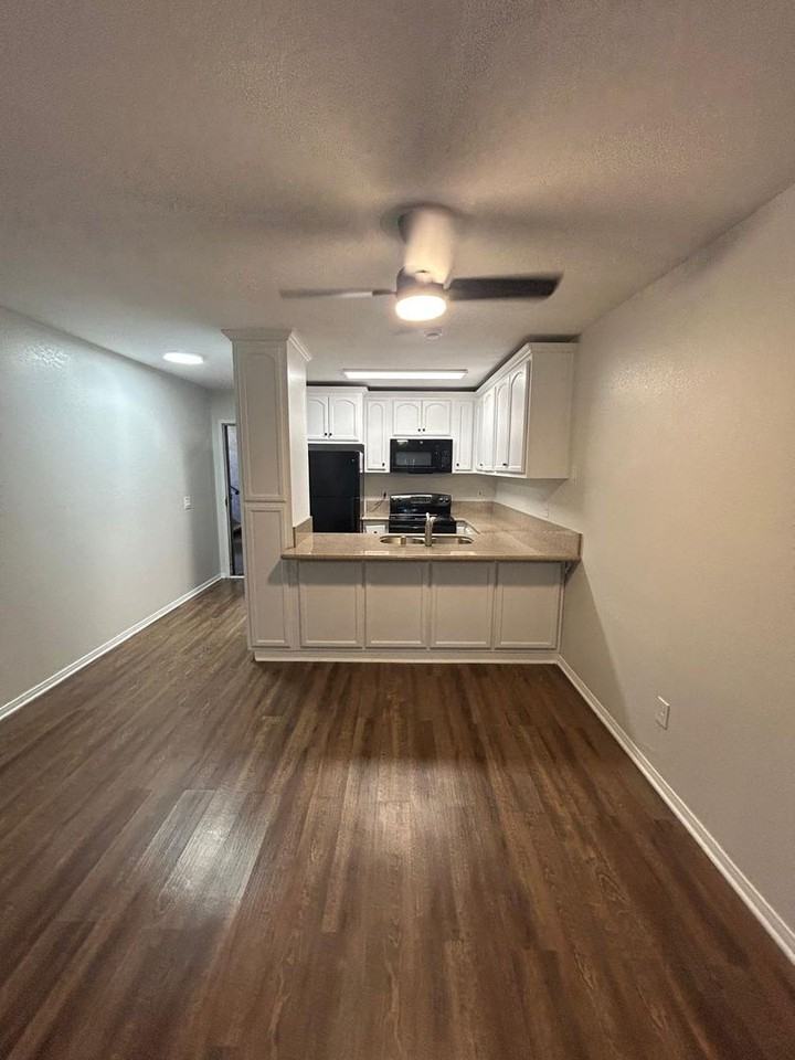 8026 Linda Vista Rd - Photo 7 of 13