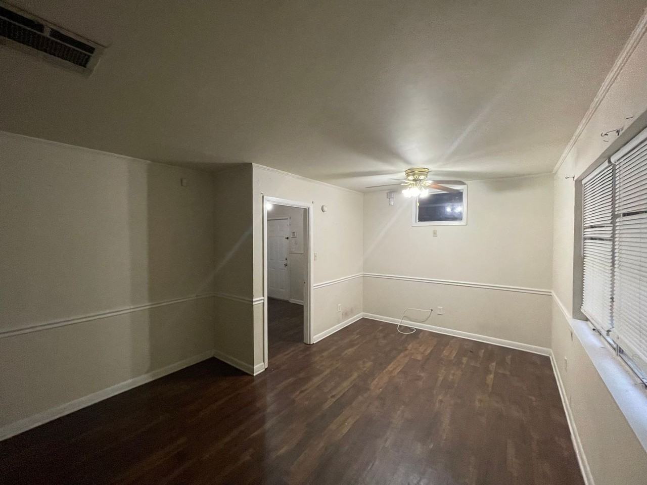 2601 Thayer St - Photo 3 of 10
