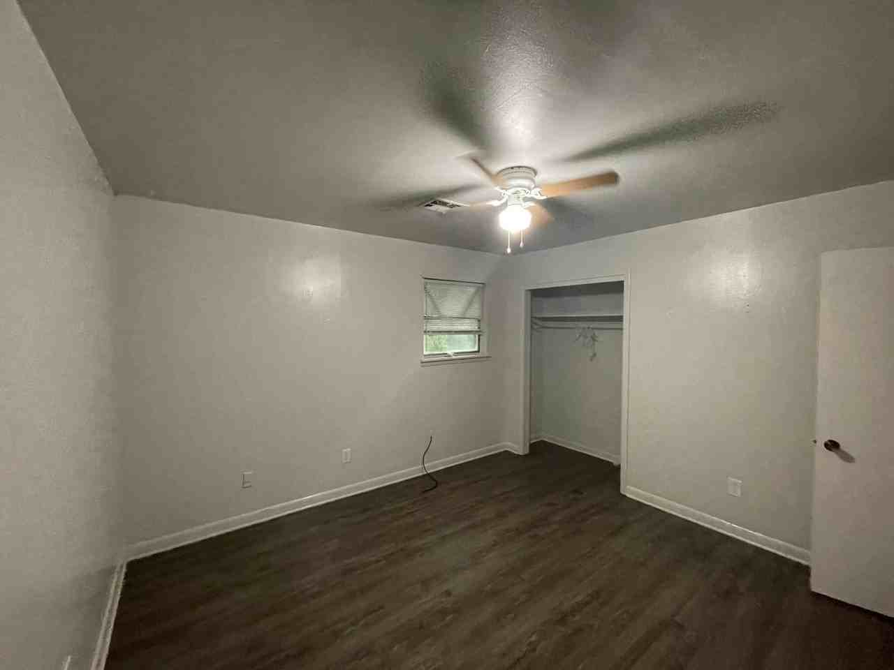 2601 Thayer St - Photo 5 of 10