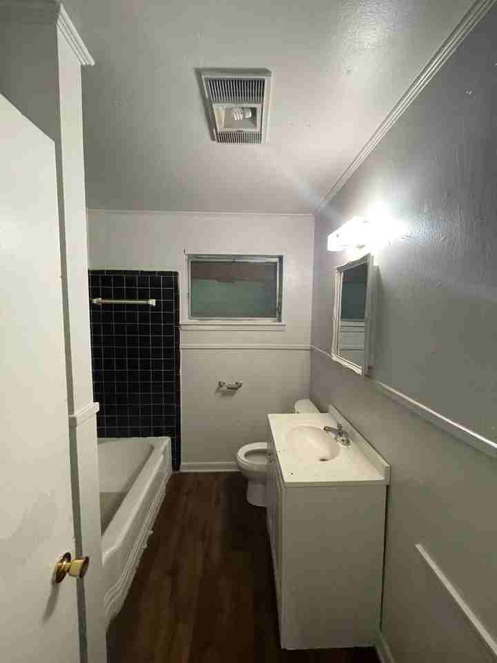 2601 Thayer St - Photo 6 of 10