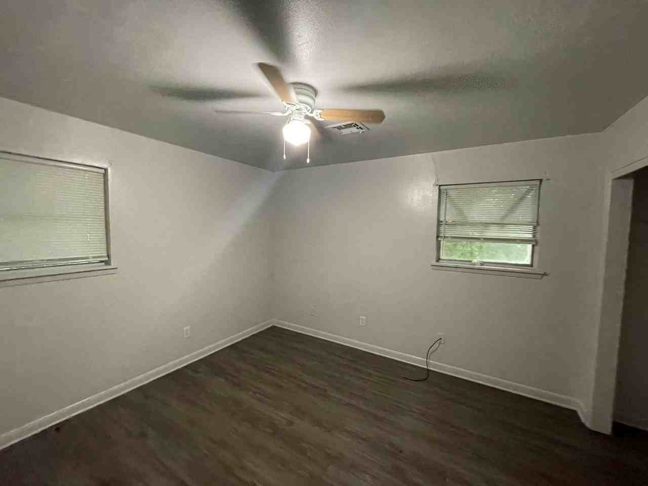 2601 Thayer St - Photo 7 of 10