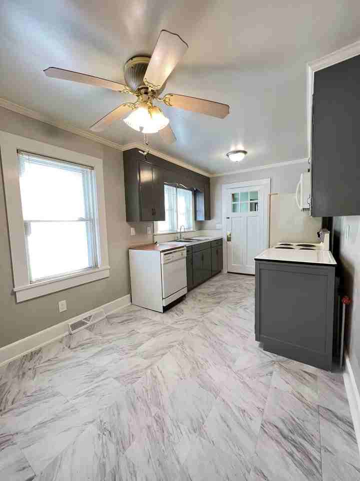 415 Virginia Ave - Photo 4 of 15