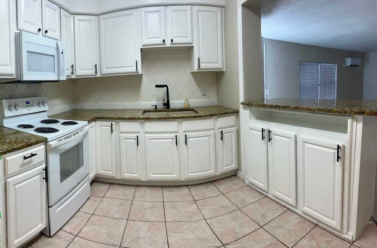 1111 Romano Ave - Photo 4 of 8