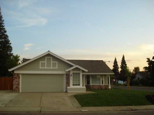 1421 Everett Way - Photo 3 of 19