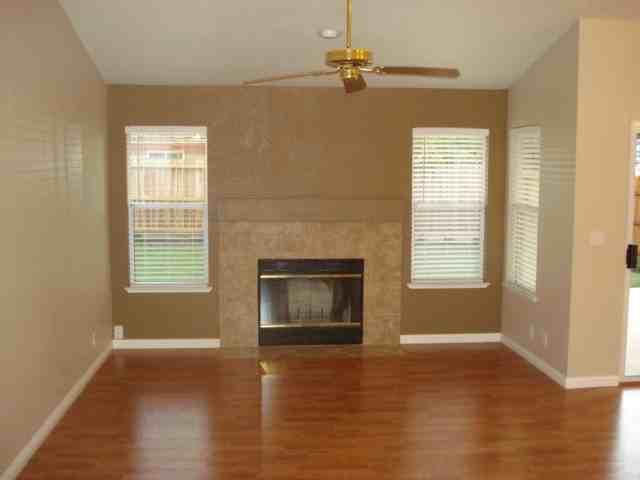 1421 Everett Way - Photo 6 of 19
